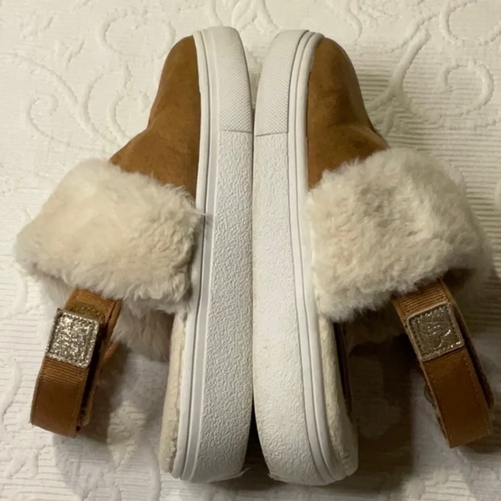 Skechers Street Goldie Cozy Kids shows. Size 2.